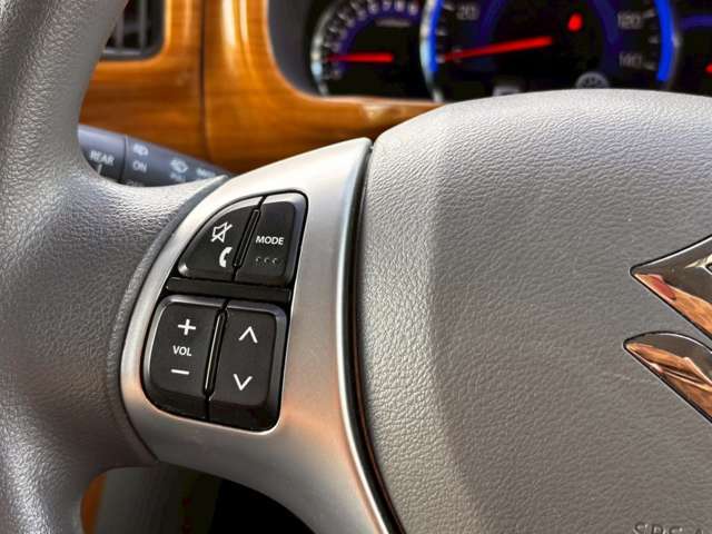 ☆ハンドルに操作パネルが付いてるので、スムーズに電話に出れたり、音量や音楽のスキップも出来ます！