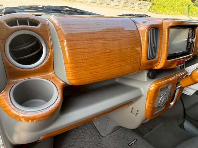 ☆お客様からの好評な当店自慢のオリジナルボディーコーティングを行い納車しております！低年式の車でもピッカピカにして納車しておりますので、是非ご検討下さい。別途費用でガラスコーティングも行っております！