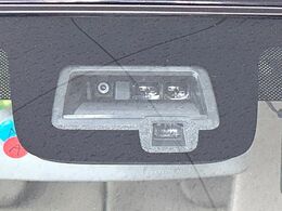 【スズキ　セーフティサポート】走行中に前方の車両等を認識し、衝突しそうな時は警報とブレーキで衝突回避と被害軽減をアシスト。より安全にドライブをお楽しみいただけます。