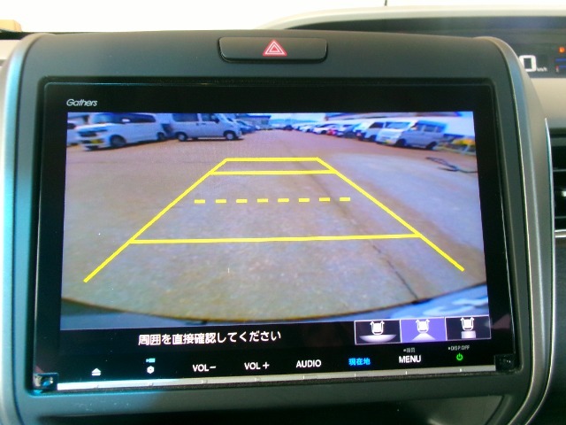 後方確認はバックカメラにお任せ♪後退時に便利で、駐車が楽になります♪