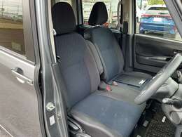ゆとりのある空間とくつろぎ感のある運転席＆助手席シートは様々なシーンのドライブをサポートしてくれます☆