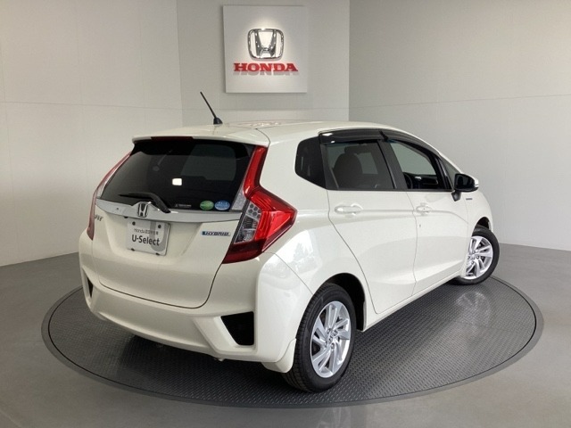 【Honda認定中古車 U-Select】　は3つの安心をお約束します。　1　Hondaのプロが整備した安心。 2　第三者機関がチェックした安心。　3　購入後もHondaが保証する安心。