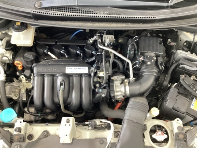 ホンダスタッフがしっかり整備して保証付きにてお渡し致します。エンジンルーム＆室内ルームともにクリーニング済みで清潔です。快適なドライブをお楽しみください。
