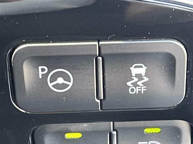 【アドバンストパーク】駐車するスペースの横に停車後、スイッチを押すだけで、システムがステアリング・シフト・アクセル・ブレーキを操作し、駐車を完了させます！機能には限界があるためご注意ください。