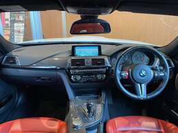 全体を俯瞰してみるとよく分かる、細部までこだわったデザインです！ドライバーの運転姿勢にもこだわっていることがよく分かります！