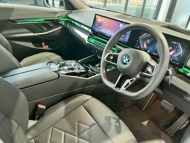 ≪駆け抜ける歓び≫　≪Freude am Fahren≫