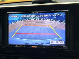 【バックカメラ】駐車時に後方がリアルタイム映像で確認できます。大型商業施設や立体駐車場での駐車時や、夜間のバック時に大活躍！運転スキルに関わらず、今や必須となった装備のひとつです！