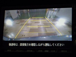 バックカメラの画像です。ガイドラインがスムースな車庫入れをサポートいたします！車庫入れの安心感がアップしますね☆
