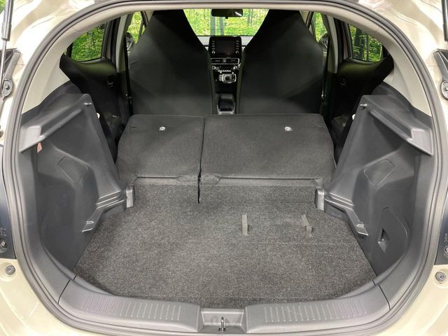 普段のお買い物や通勤、送迎等に十分な荷室スペースを確保しております。セカンドシートを倒すと、大きな荷物の積載も可能です♪