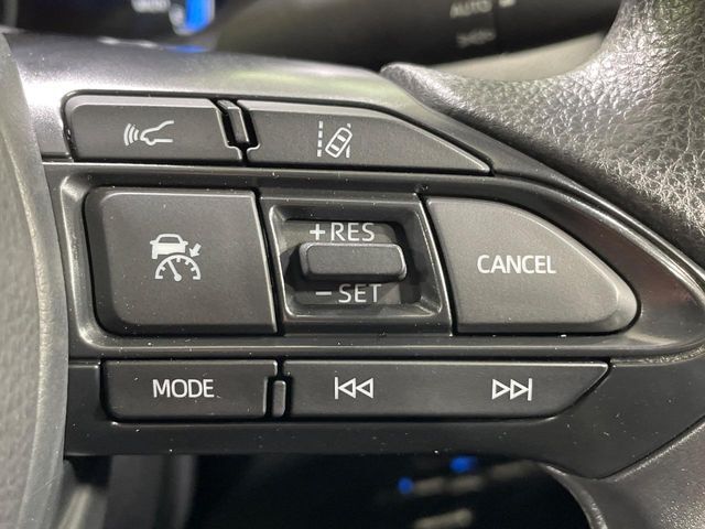 【レーダークルーズコントロール】高速道路での長距離走行が楽に！！自動で速度を保つクルーズコントロールが、衝突軽減システムと連携し、前方の車両を感知して車間を保つように速度調節してくれます！！