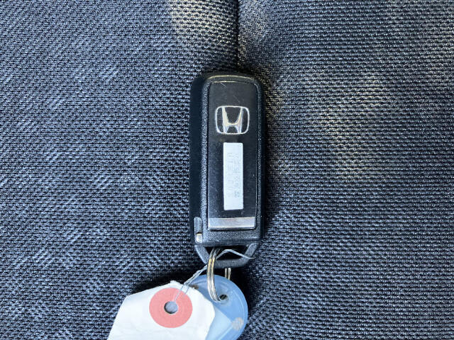 【当店のこだわり】入庫後のお車は選任スタッフによる細部清掃を実施しております。足回り、エンジンルーム、室内、室外を隅々まで綺麗にしております。展示車はピカピカです。全国配送も可能ですのでご相談下さい！