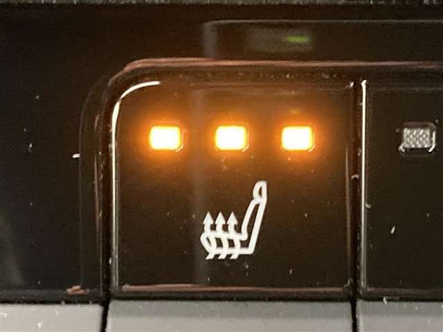 シートヒーター付きです。寒い日も快適なドライブが楽しめます♪