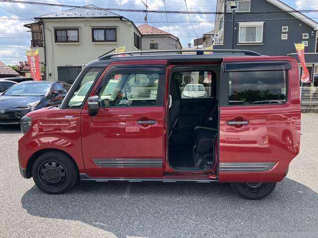 カートルズ中古車はクオリティファースト♪★仕入れたクルマをまずは入庫チェックで不具合などがないか細かくチェックします★車内の清掃を入念に行います。