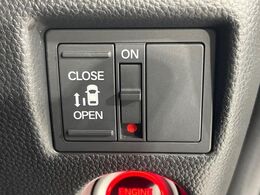 【パワースライドドア】スマートキーや運転席のスイッチでスライドドアの開閉が可能♪電動だから力を入れてドアを開ける必要が無く、小さいお子様でも、重い荷物を持っている時もラクに開け閉めできます♪