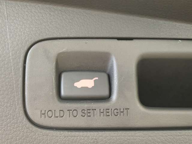 パワーテールゲートでワンタッチでの操作が可能です