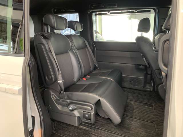 オットマン付きで長距離ドライブが疲れにくくなります