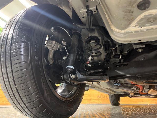 お車を安心してお乗りいただく為には、足回りの定期点検が欠かせません。サービスサポート（有償保証）では無料点検もご提供しており、安心のカーライフをお過ごしいただけるサポート体制が整っています。