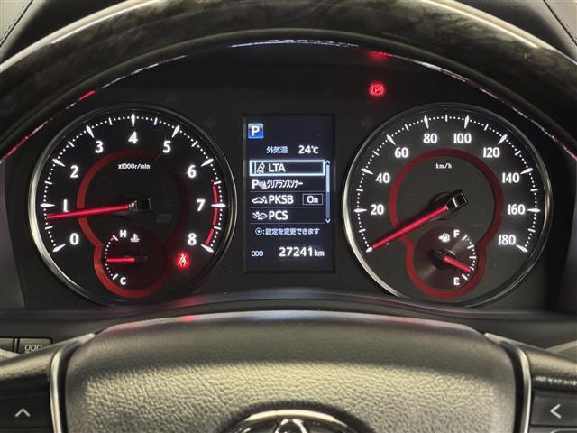 【メーターまわり】ドライバーから見やすい位置にあって安全運転に寄与します。マルチインフォメーションディスプレイでは、クルマに関する情報の確認はもちろん、各種安全機能・装備のON/OFFも設定可能。
