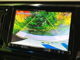 【バックカメラ】駐車時に後方がリアルタイム映像で確認できます。大型商業施設や立体駐車場での駐車時や、夜間のバック時に大活躍！運転スキルに関わらず、今や必須となった装備のひとつです！