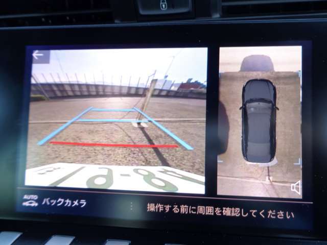 リバースポジションにシフトすると自動的にカメラが作動、モニター画面に後方の視界が映し出される、安心のバックカメラを装備。