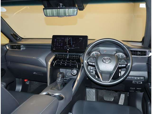 オシャレなインテリアで運転する気分も盛り上がりますよね＾＾