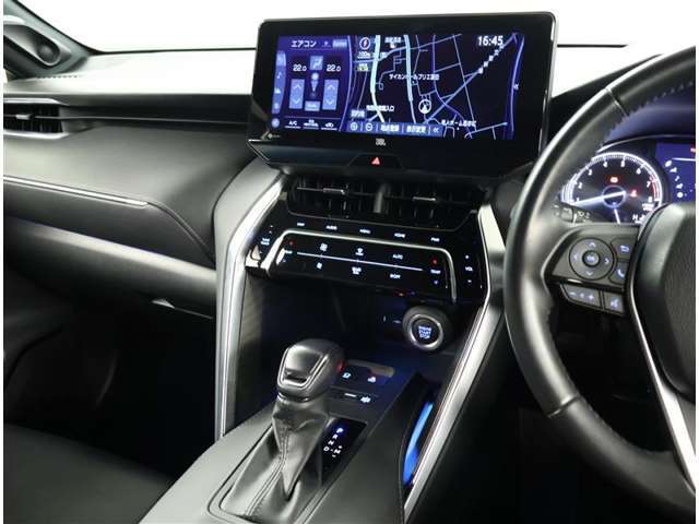 オシャレなインテリアで運転する気分も盛り上がりますよね＾＾