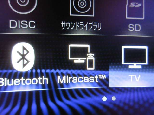 Miracast内蔵です。アンドロイドスマホをお持ちの方は、Bluetooth接続にてスマホ内の画像や動画、音楽などを映し出すことが出来ます。一部、使用できない機種もあります。