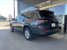 どの角度から見てもJeepと分かる存在感あるデザイン。