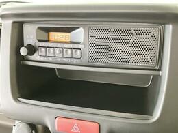 操作ラクラクな　AM/FMラジオを装備しています。