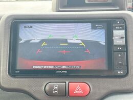 【バックカメラ】駐車時に後方がリアルタイム映像で確認できます。大型商業施設や立体駐車場での駐車時や、夜間のバック時に大活躍！運転スキルに関わらず、今や必須となった装備のひとつです！