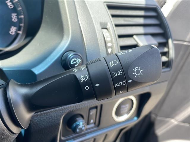 【　オートライト　】オートライトなのでライトの点け忘れを気にすることなく運転が出来ます♪