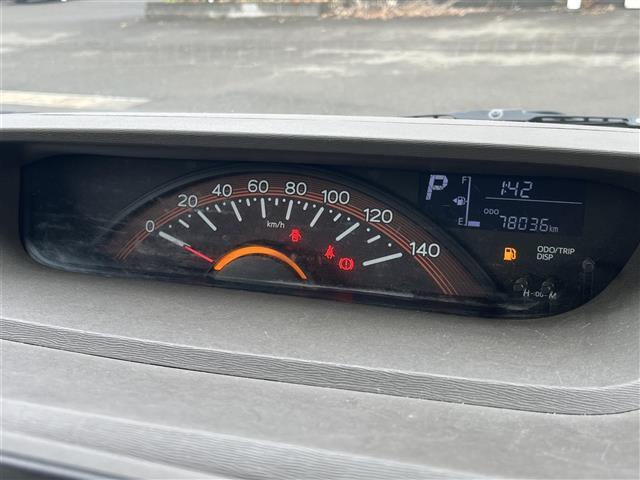 【スピードメーター】『スピードメーター』の画像になります。メーターがシンプルで見やすく運転しやすいですね！