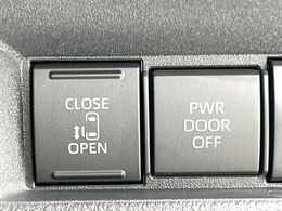 【パワースライドドア】スマートキーや運転席のスイッチでスライドドアの開閉が可能♪電動だから力を入れてドアを開ける必要が無く、小さいお子様でも、重い荷物を持っている時もラクに開け閉めできます♪