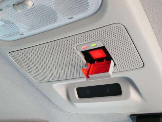 高性能の位置情報、センサー情報とともに専門のオペレーターにつながるSOSコール！別途、SOSコールのサービス登録申し込みや費用が掛かります。