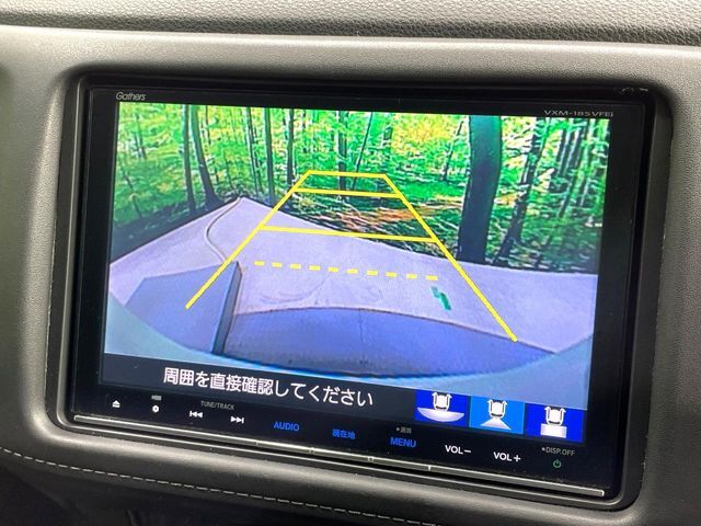 【バックカメラ】駐車時に後方がリアルタイム映像で確認できます。大型商業施設や立体駐車場での駐車時や、夜間のバック時に大活躍！運転スキルに関わらず、今や必須となった装備のひとつです！