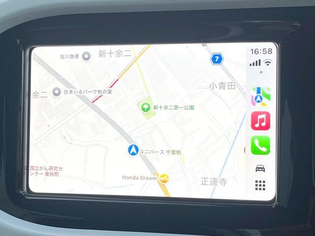 ●Apple　Car　Play：スマホとの有線接続で、ナビ・オーディオ再生などスマホのアプリ機能が画面でも使える便利機能です！