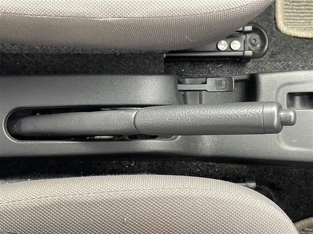 【フロアマット】車内を綺麗に保つのには必須のアイテムです。当店ではフカフカな新品マットも絶賛取り扱い中！ぜひご相談くださいませ。