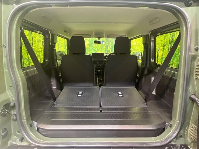 普段のお買い物や通勤、送迎等に十分な荷室スペースを確保しております。セカンドシートを倒すと、大きな荷物の積載も可能です♪