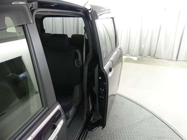 開口部が広く乗り降りがラクラクです♪