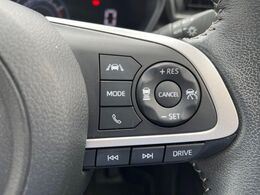 【アダプティブクルーズコントロール】高速道路での長距離走行が楽に！！自動で速度を保つクルーズコントロールが、衝突軽減システムと連携し、前方の車両を感知して車間を保つように速度調節してくれます！！