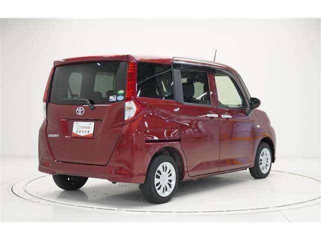 後続車から視認性の良いストップランプの配置で追突抑制になります。