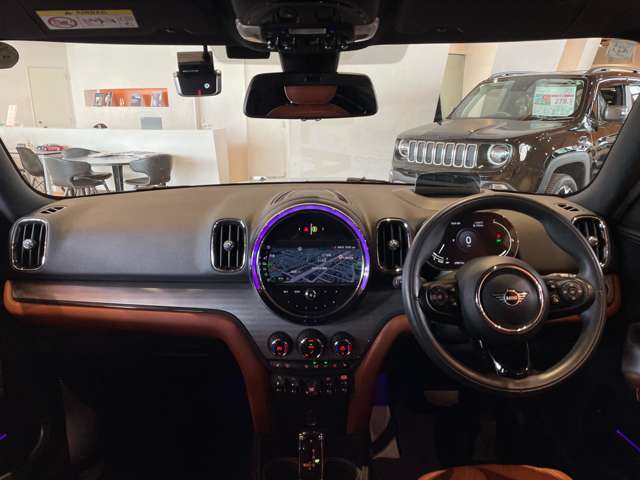 LIBERALAは、輸入車選びの新たなスタイルを提案するインポート・セレクト・ブランドです。オーナー様となる方がクルマから直接感じる感性を第一にした、最良の一台との出会いをコーディネートいたします。