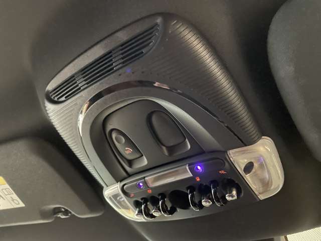 LIBERALAでは多種多様の車種をご用意させていただいております。お客様がご納得いくまで、そのお車の持つ特性を五感すべてで感じ取っていただける場をご提供します。