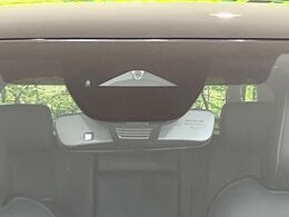 【i-ACTIVESENSE】走行中に前方の車両等を認識し、衝突しそうな時は警報とブレーキで衝突回避と被害軽減をアシスト。より安全にドライブをお楽しみいただけます。