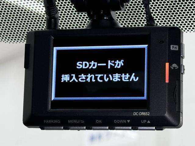 ドライブレコーダー装備してますよ。　思いでの記録や万が一の時の記録にも便利ですね。