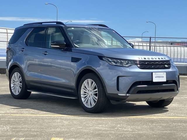 【ルーフレール　メーカーOP：￥49,000-】ブラックルーフレールが装備されております。