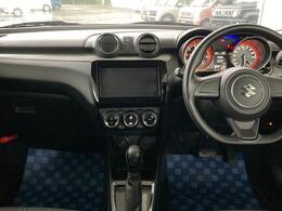 インパネ回りです。シンプルなデザインで操作しやすいです。