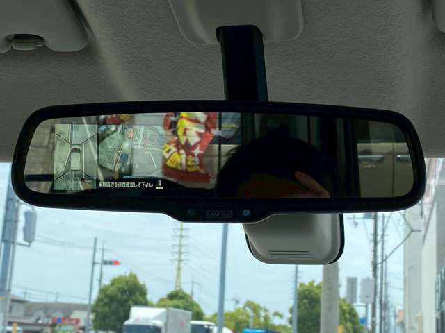 【アラウンドビューモニター】こちらのお車は4つのカメラで疑似的に上から見下ろしたような映像が見れるので、駐車が苦手な方でも安心して車庫入れが出来そうですでね！