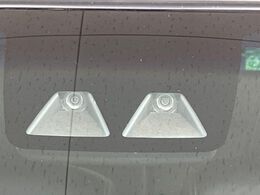 【スマートアシスト】走行中に前方の車両等を認識し、衝突しそうな時は警報とブレーキで衝突回避と被害軽減をアシスト。より安全にドライブをお楽しみいただけます。