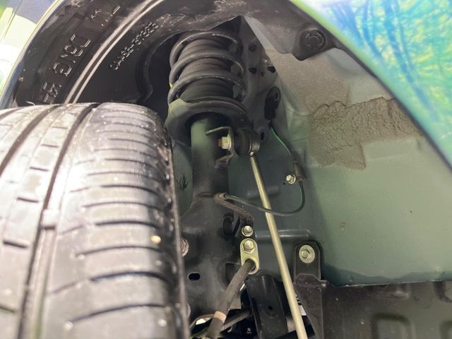 お車を安心してお乗りいただく為には、足回りの定期点検が欠かせません。サービスサポート（有償保証）では無料点検もご提供しており、安心のカーライフをお過ごしいただけるサポート体制が整っています。
